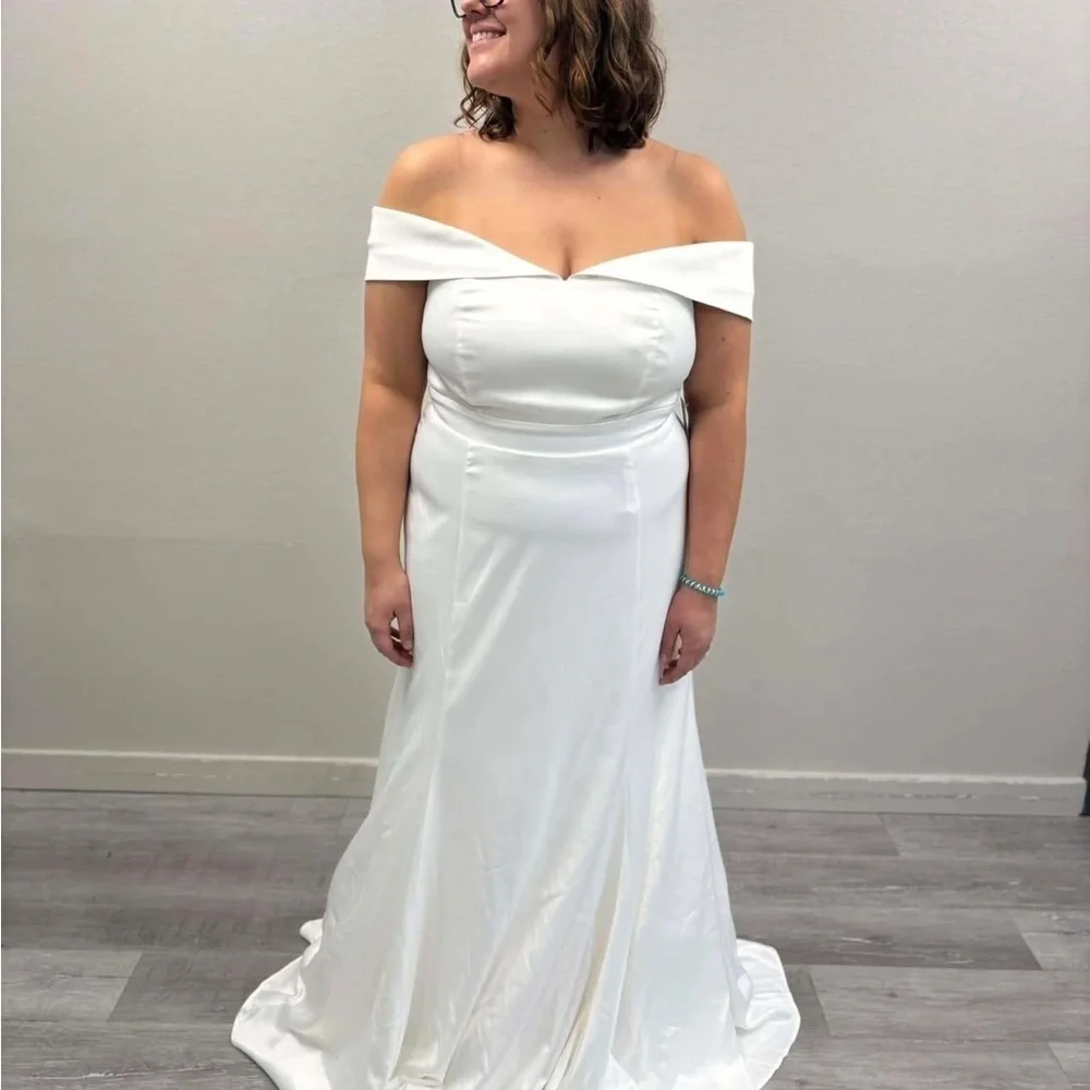 Torrid Satin Mermaid Wedding Dress - NEW - Fits like a 16